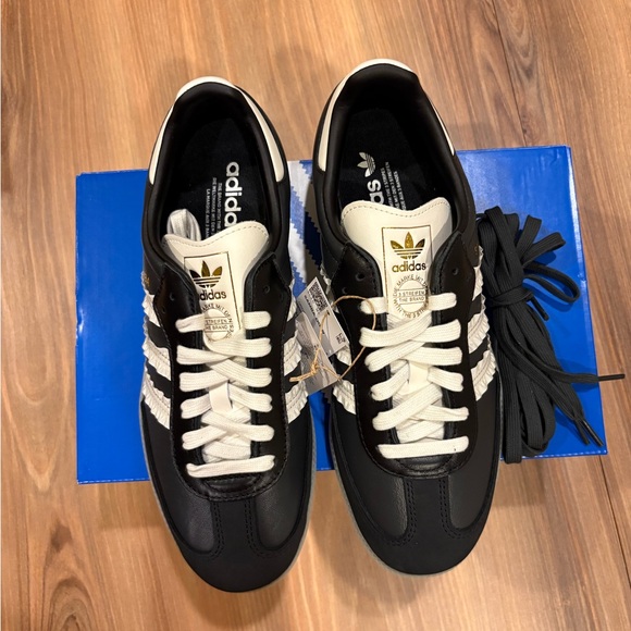 NWT!! Adidas Samba Classic Black White Sneakers - Picture 3 of 10